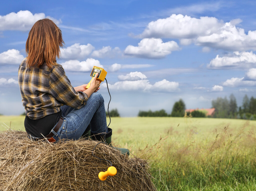 monitorowanie poziomu zawilgocenia i temperatury siana oraz słomy sprasowanej balot