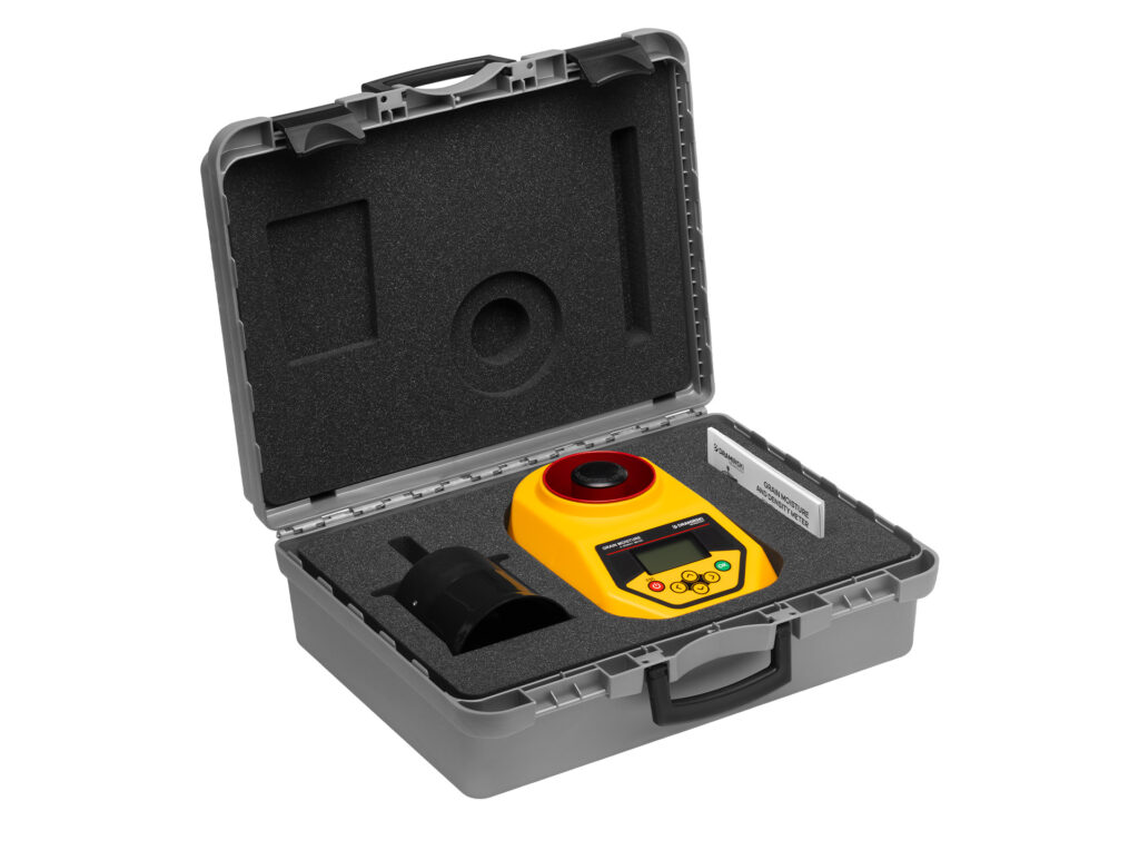 Wilgotnościomierz GMDM2 z wagą i dozownikiem w walizce – tester wilgotności zboża do skupu